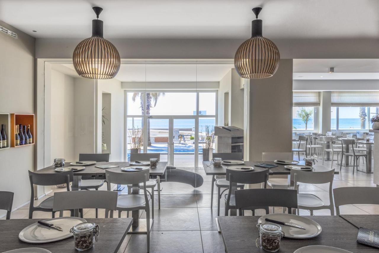 Hotel Ristorante Centosedici テッラチーナ エクステリア 写真